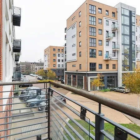 Beautiful 1 Bedroom Apartment In Shepherd'S Bush London Exterior photo